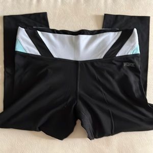 Victorias Secret Pink black ankle/capri length yoga pants (S)
